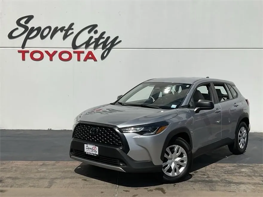 2023 Toyota Corolla Cross L photo 1