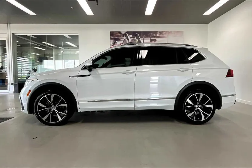 2023 Volkswagen Tiguan SEL R-Line Black photo 1
