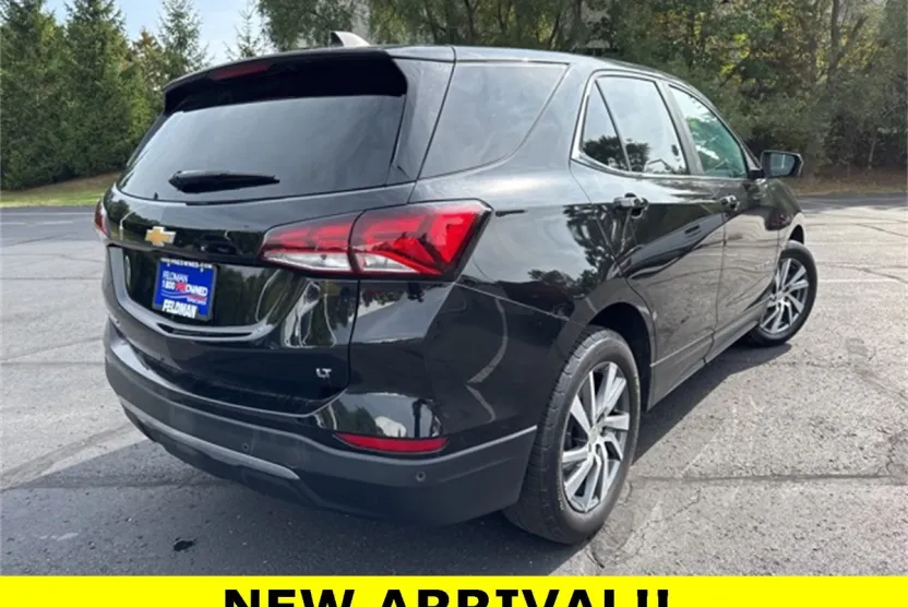 2022 Chevrolet Equinox LT photo 1