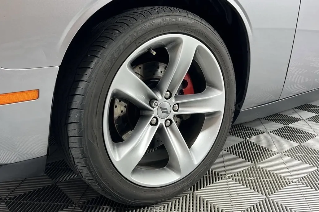 2017 Dodge Challenger SXT photo 1