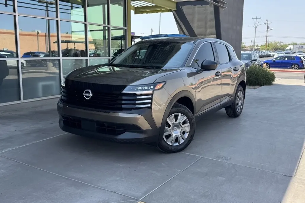 2025 Nissan Kicks S photo 1