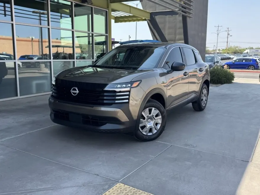 2025 Nissan Kicks S photo 1