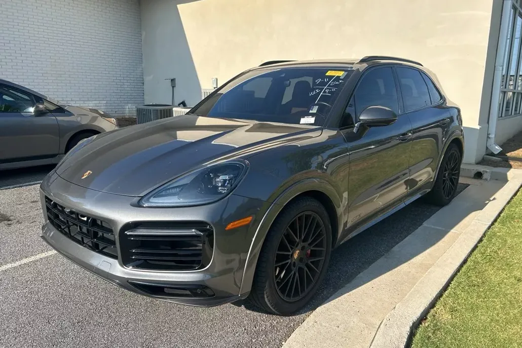 2021 Porsche Cayenne GTS photo 1