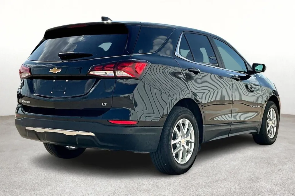 2023 Chevrolet Equinox LT photo 1