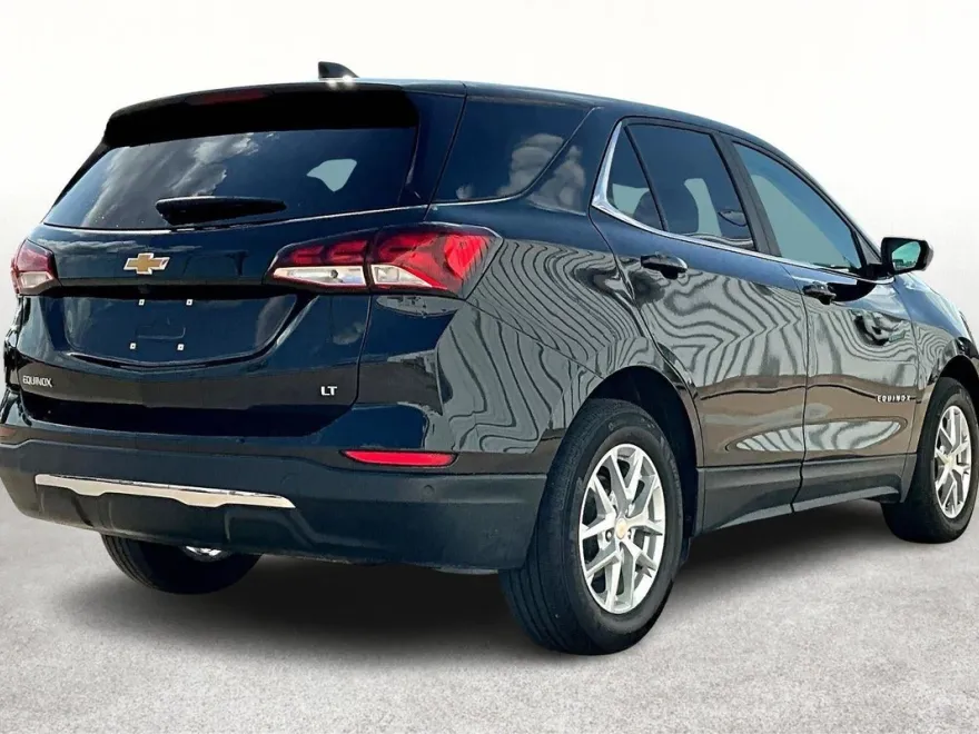 2023 Chevrolet Equinox LT photo 1