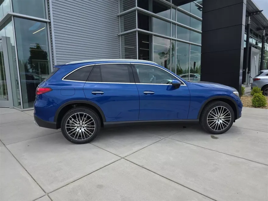 2025 Mercedes Benz GLC 300 4MATIC photo 2