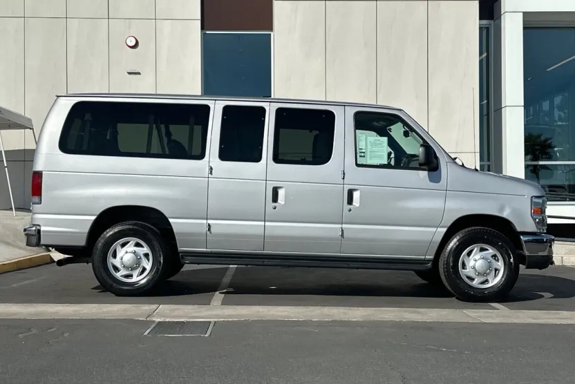 2013 Ford E-350 photo 1