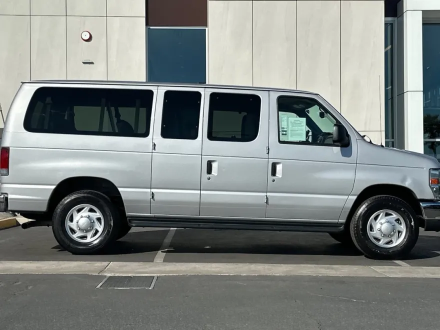 2013 Ford E-350 photo 1