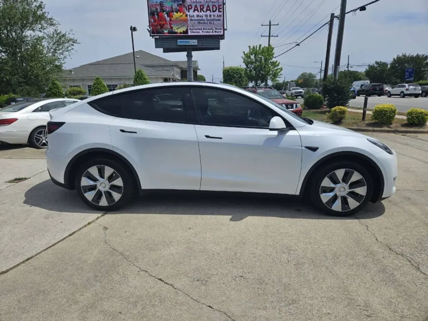 2023 Tesla Model Y Long Range photo 1
