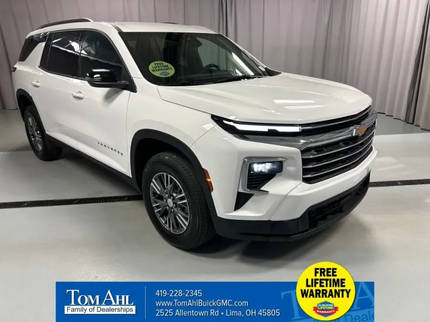 2025 Chevrolet Traverse photo 1