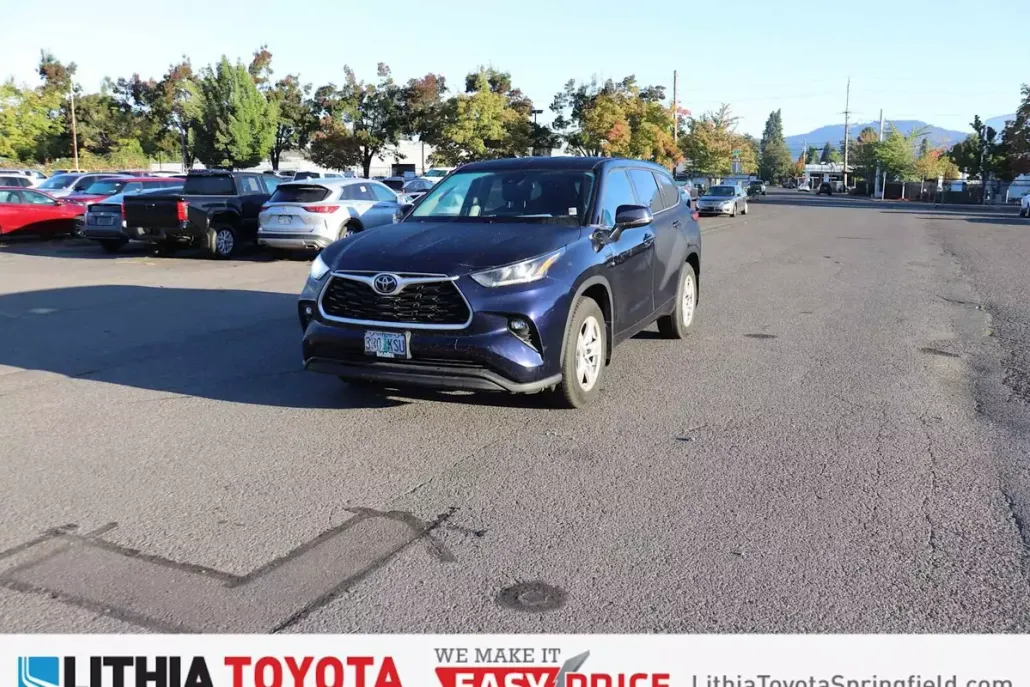 2021 Toyota Highlander LE photo 1
