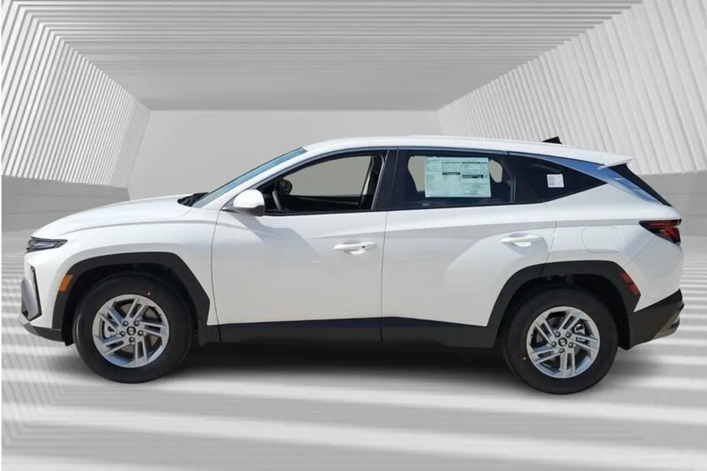 2026 Hyundai Tucson SE photo 1