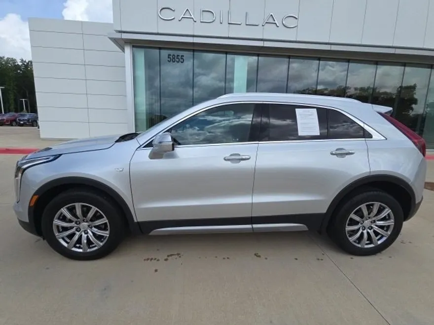 2022 Cadillac XT4 Premium Luxury photo 1