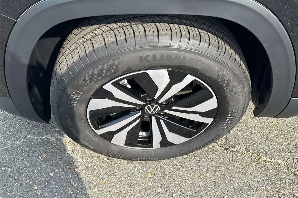 2026 Volkswagen Atlas Cross Sport SE photo 1
