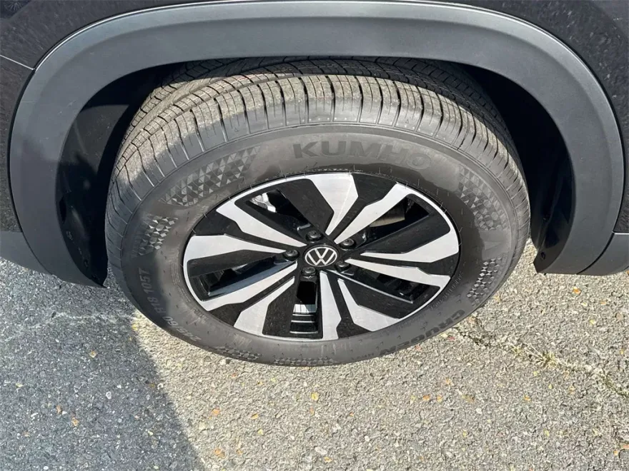 2026 Volkswagen Atlas Cross Sport SE photo 1