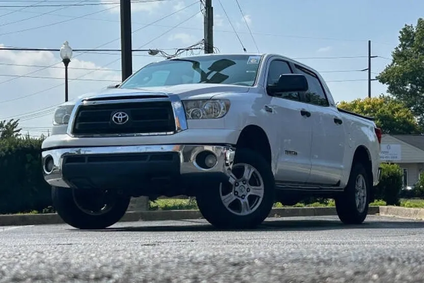 2013 Toyota Tundra SR5 CrewMax photo 1