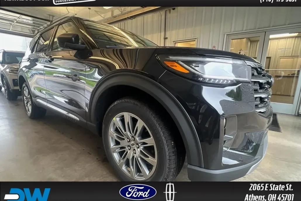 2025 Ford Explorer photo 1