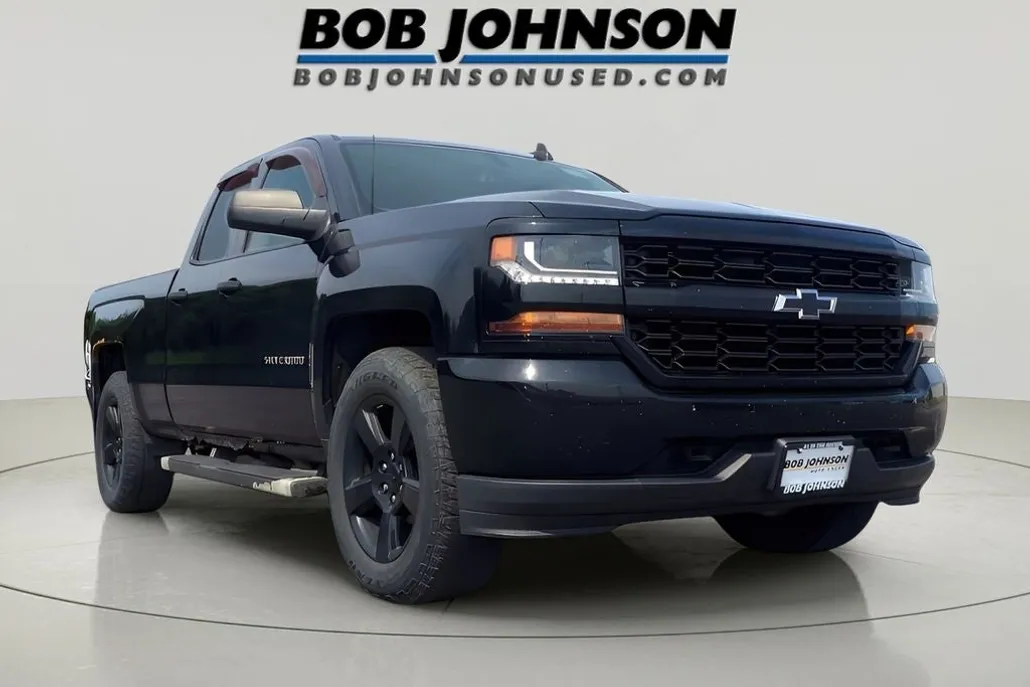 2017 Chevrolet Silverado 1500 Custom photo 1