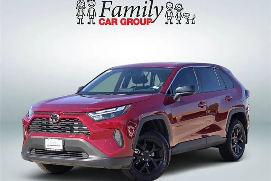 2024 Toyota RAV4 LE photo 1