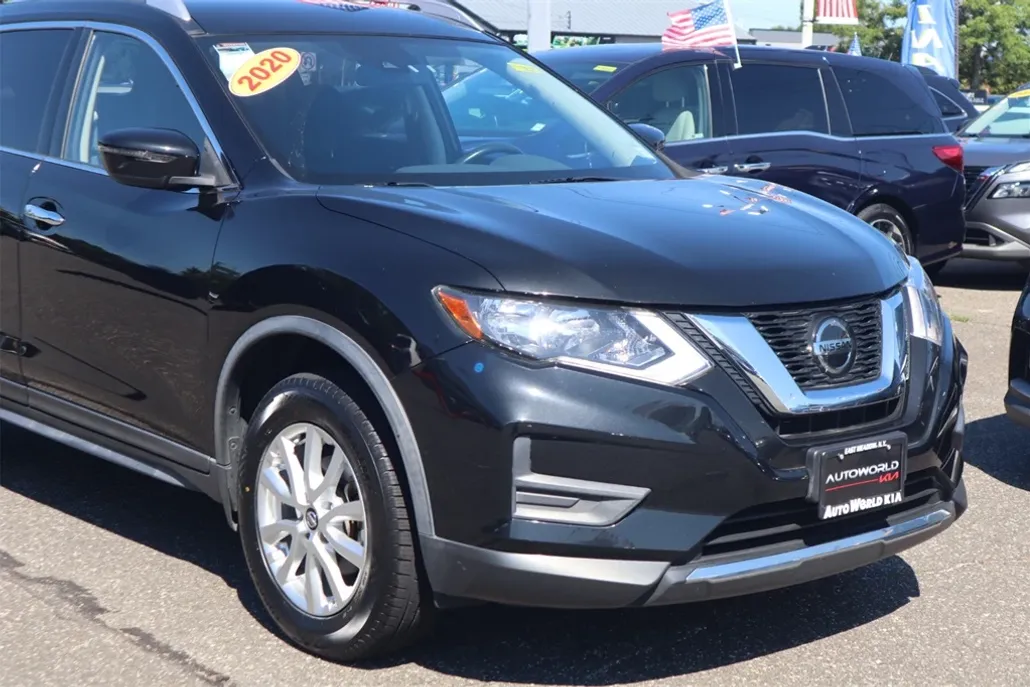 2020 Nissan Rogue SV photo 1