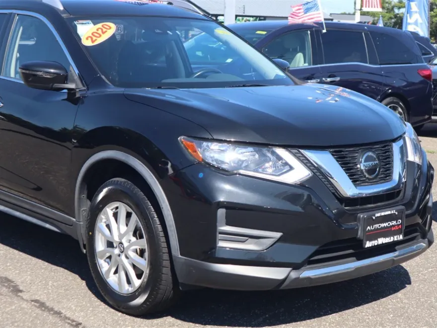 2020 Nissan Rogue SV photo 1