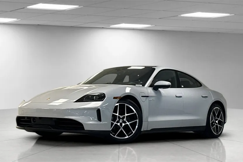2025 Porsche Taycan photo 1