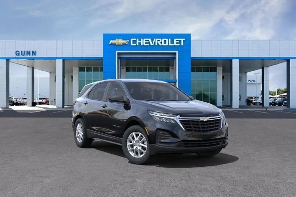 2023 Chevrolet Equinox LS photo 1