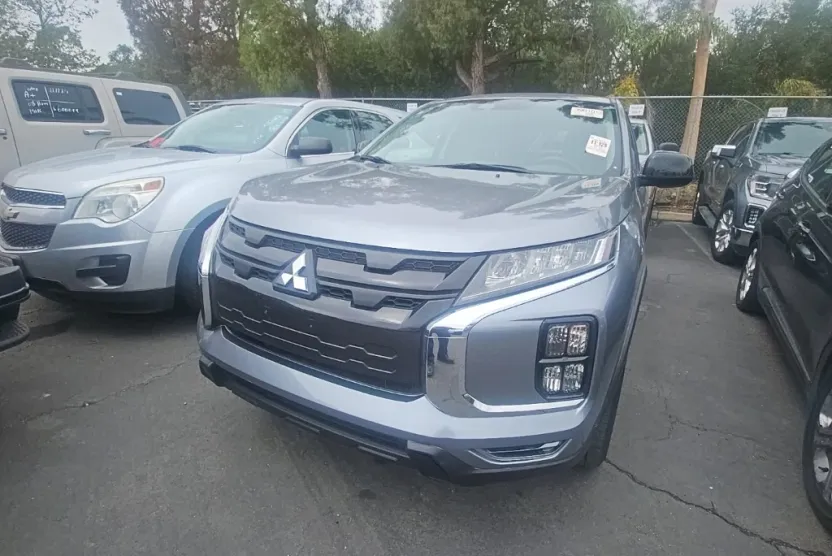 2023 Mitsubishi Outlander Sport SE photo 1