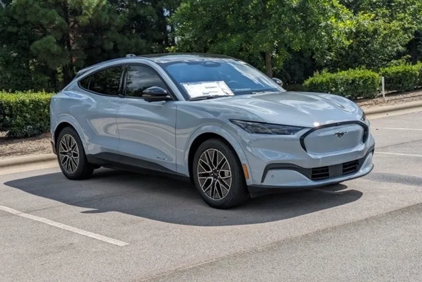 2025 Ford Mustang Mach-E Premium photo 1