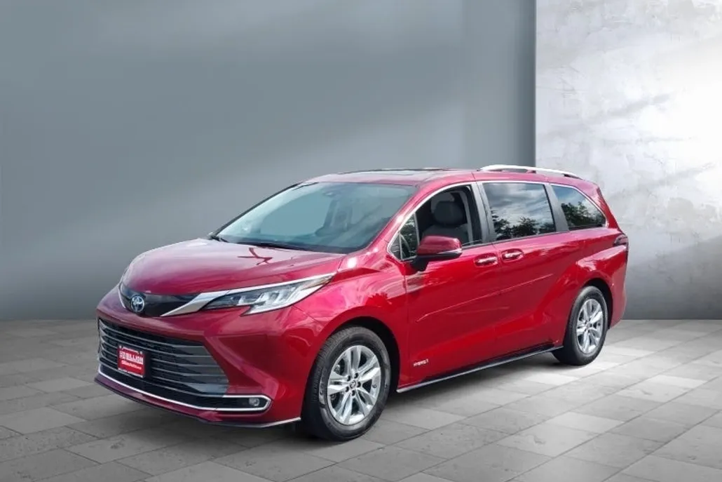 2021 Toyota Sienna Limited photo 1