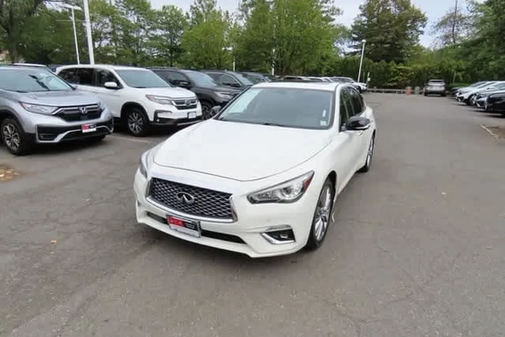 2022 Infiniti Q50 LUXE photo 1