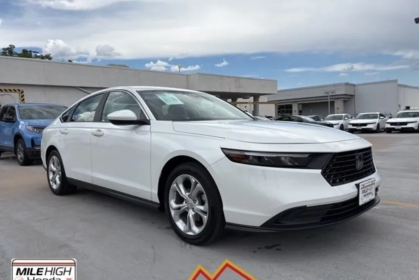 2023 Honda Accord LX photo 1