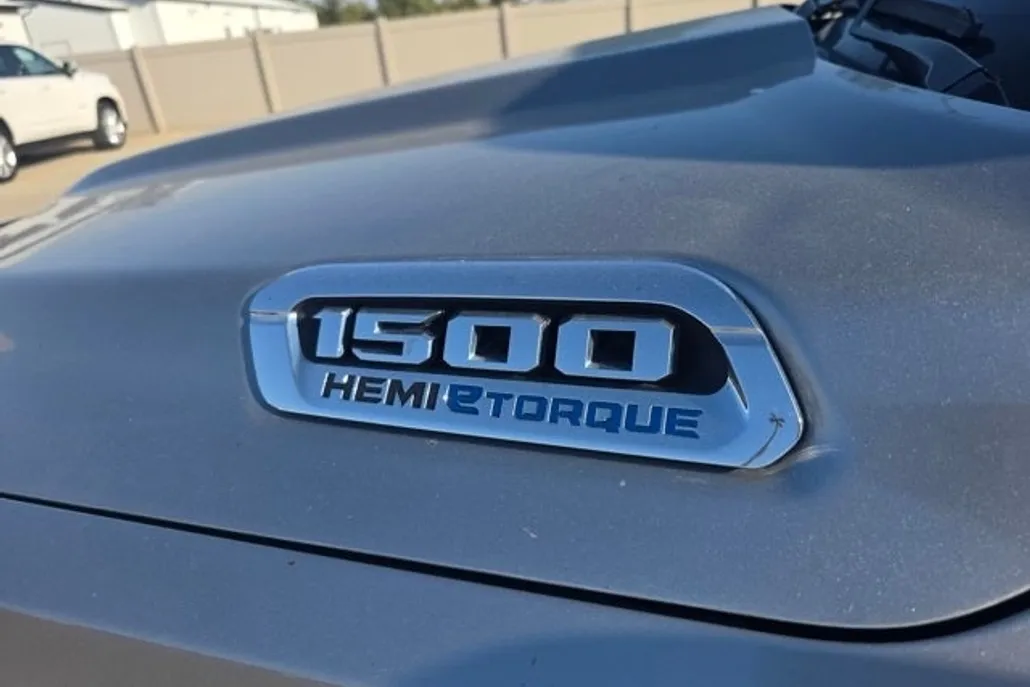 2022 Ram 1500 Laramie photo 1