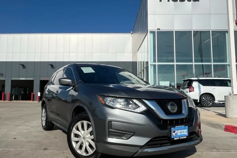 2019 Nissan Rogue S photo 1