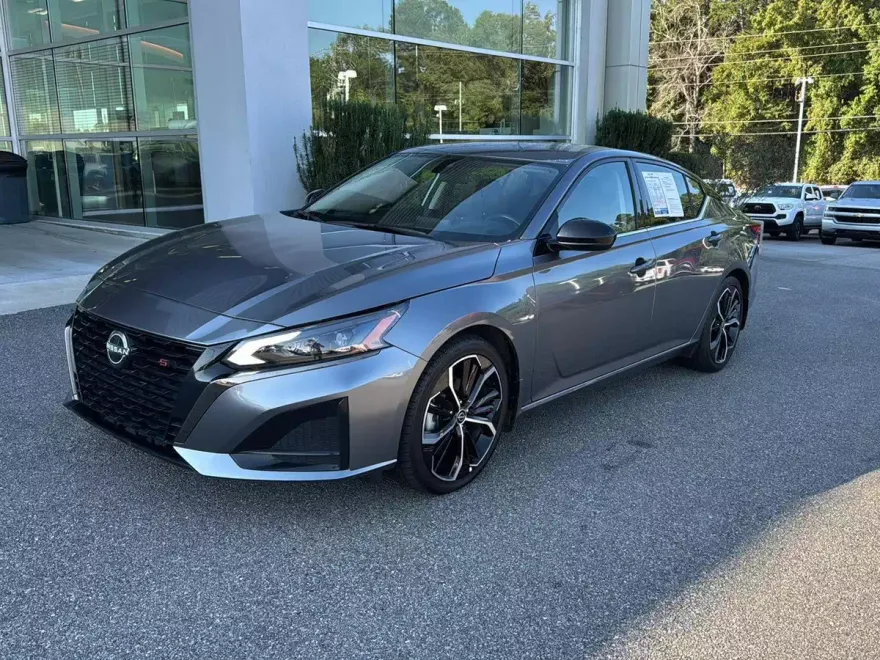 2023 Nissan Altima 2.5 SR photo 1