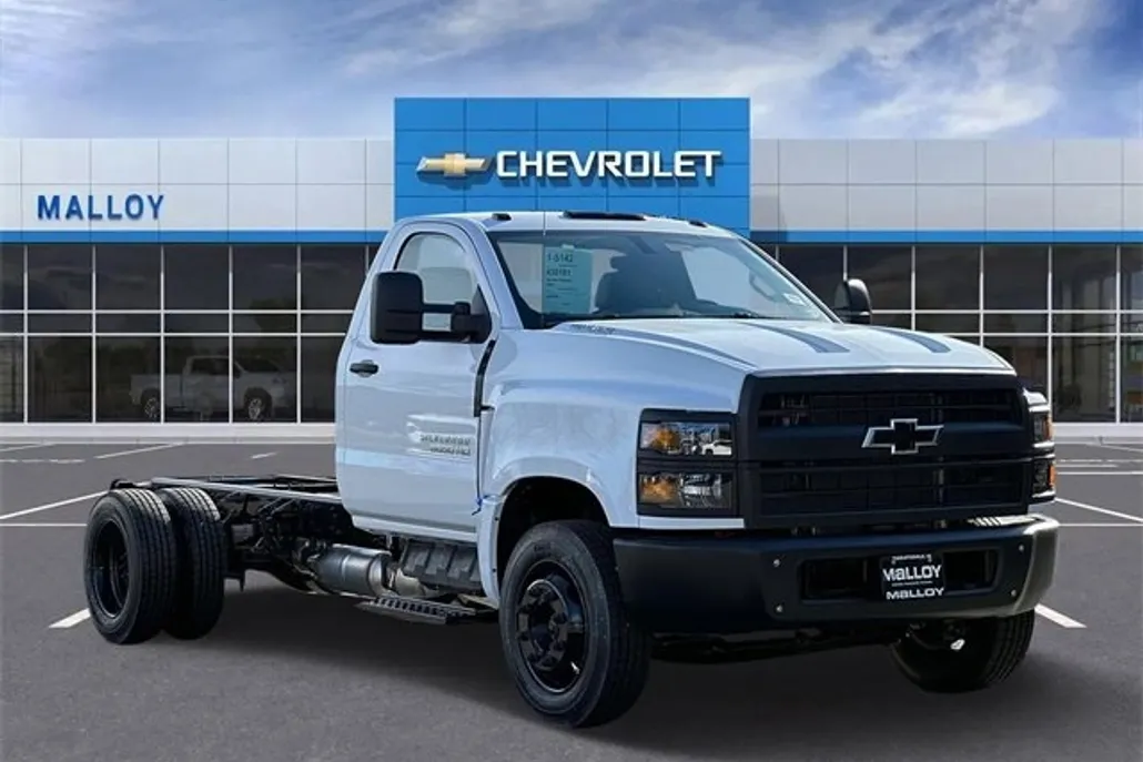 2024 Chevrolet Silverado 6500HD Work Truck photo 1