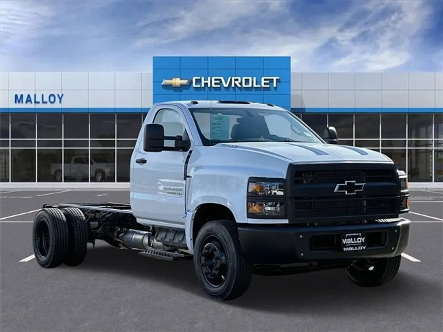 2024 Chevrolet Silverado 6500HD Work Truck photo 1