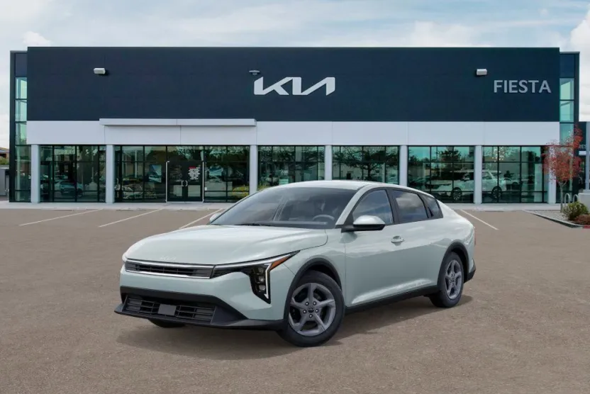 2025 Kia K4 LXS photo 1