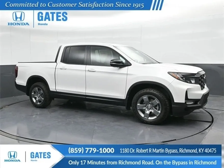 2025 Honda Ridgeline TrailSport photo 1
