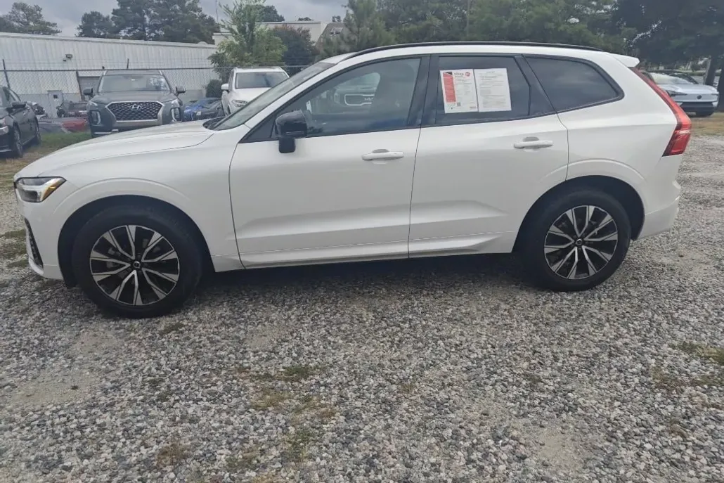 2024 Volvo XC60 B5 Core photo 1
