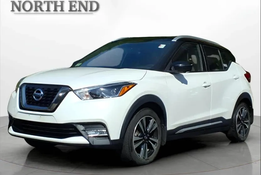 2019 Nissan Kicks SR photo 1