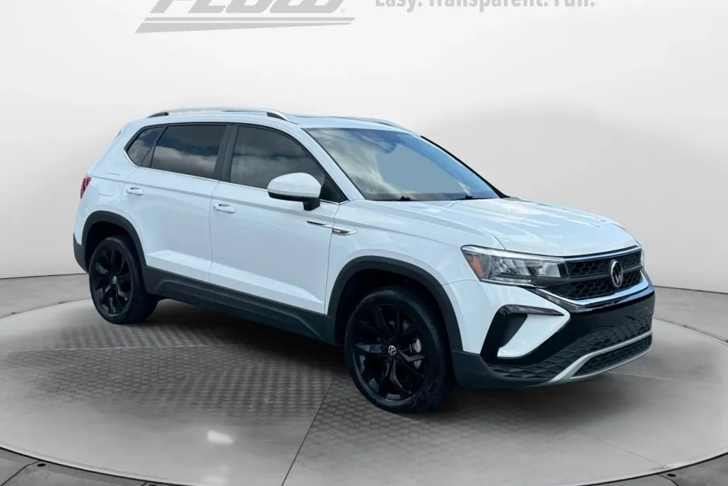 2022 Volkswagen Taos SE photo 1