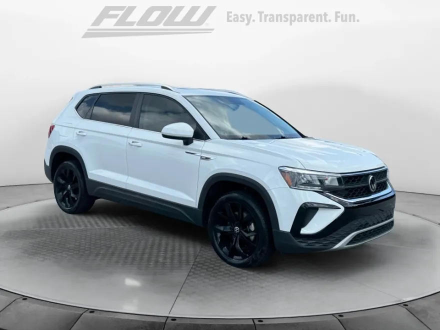 2022 Volkswagen Taos SE photo 1