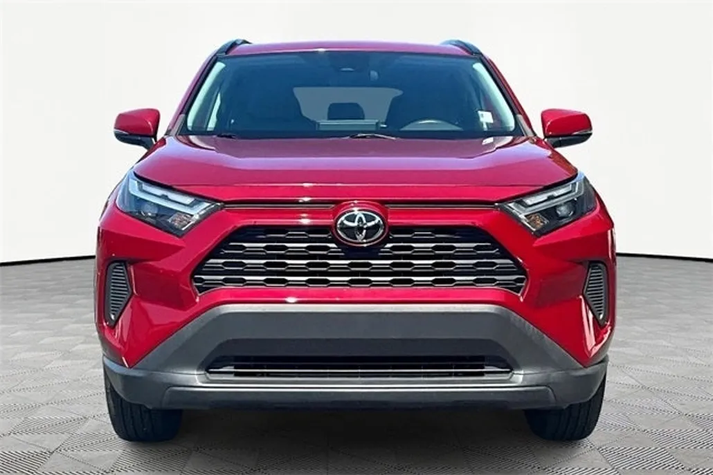 2023 Toyota RAV4 XLE photo 1