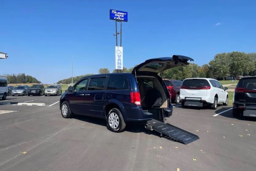 2015 Dodge Grand Caravan SE photo 1
