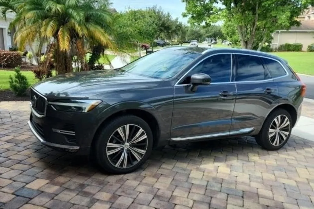 2023 Volvo XC60 B5 Ultimate photo 1