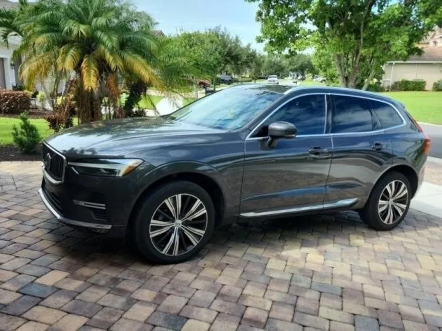 2023 Volvo XC60 B5 Ultimate photo 1