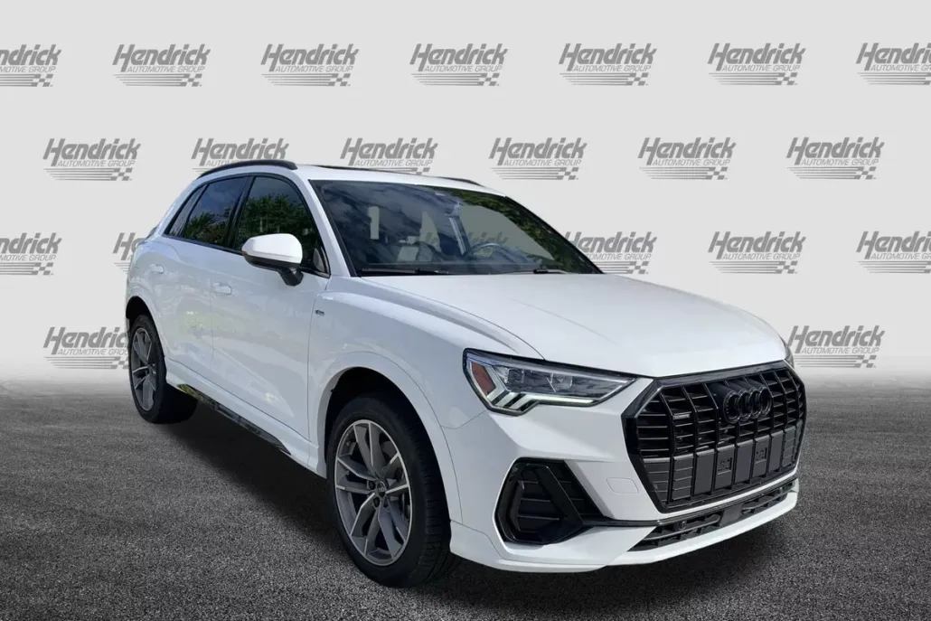 2024 Audi Q3 S line Premium photo 1