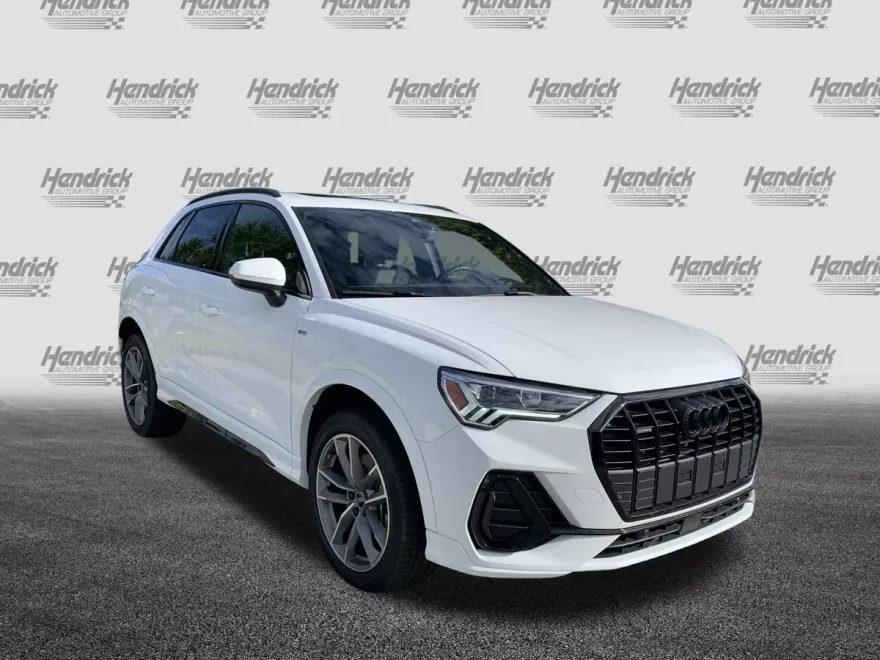 2024 Audi Q3 S line Premium photo 1