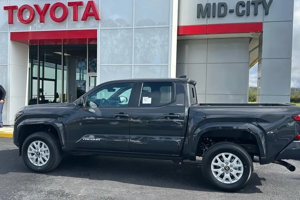 2025 Toyota Tacoma SR5 photo 1